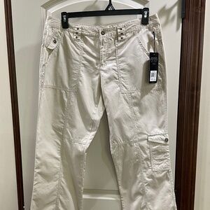 Daisy Fuentes Weekender Tan Cargo Pants – Women’s Size 12